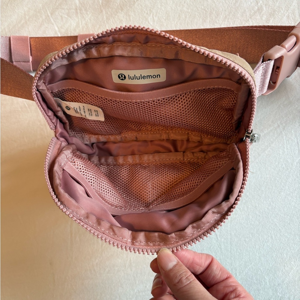 Lulu Lemon Everywhere Belt Bag 1L Blush - Picture 6 of 7